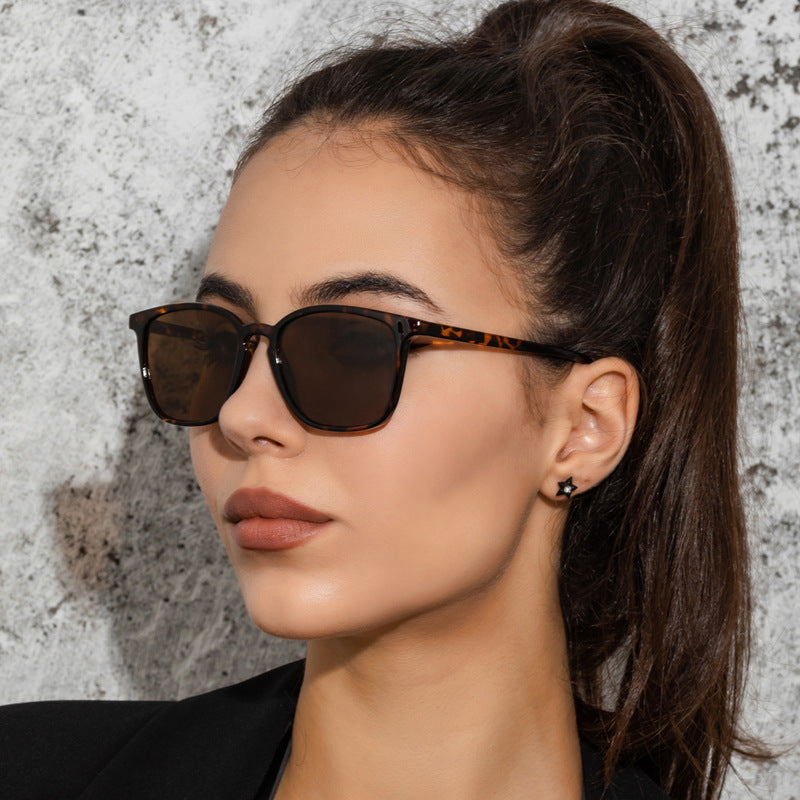 Simple Retro Sunglasses For Men And Women - AccessoryWorldHub